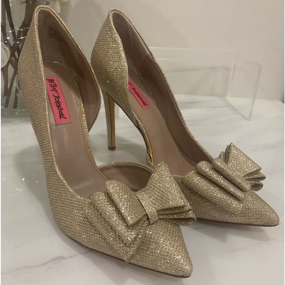 Betsey Johnson Women's Prince-P D’Orsay Bow Pump In Glam Gold - Picture 4 of 12